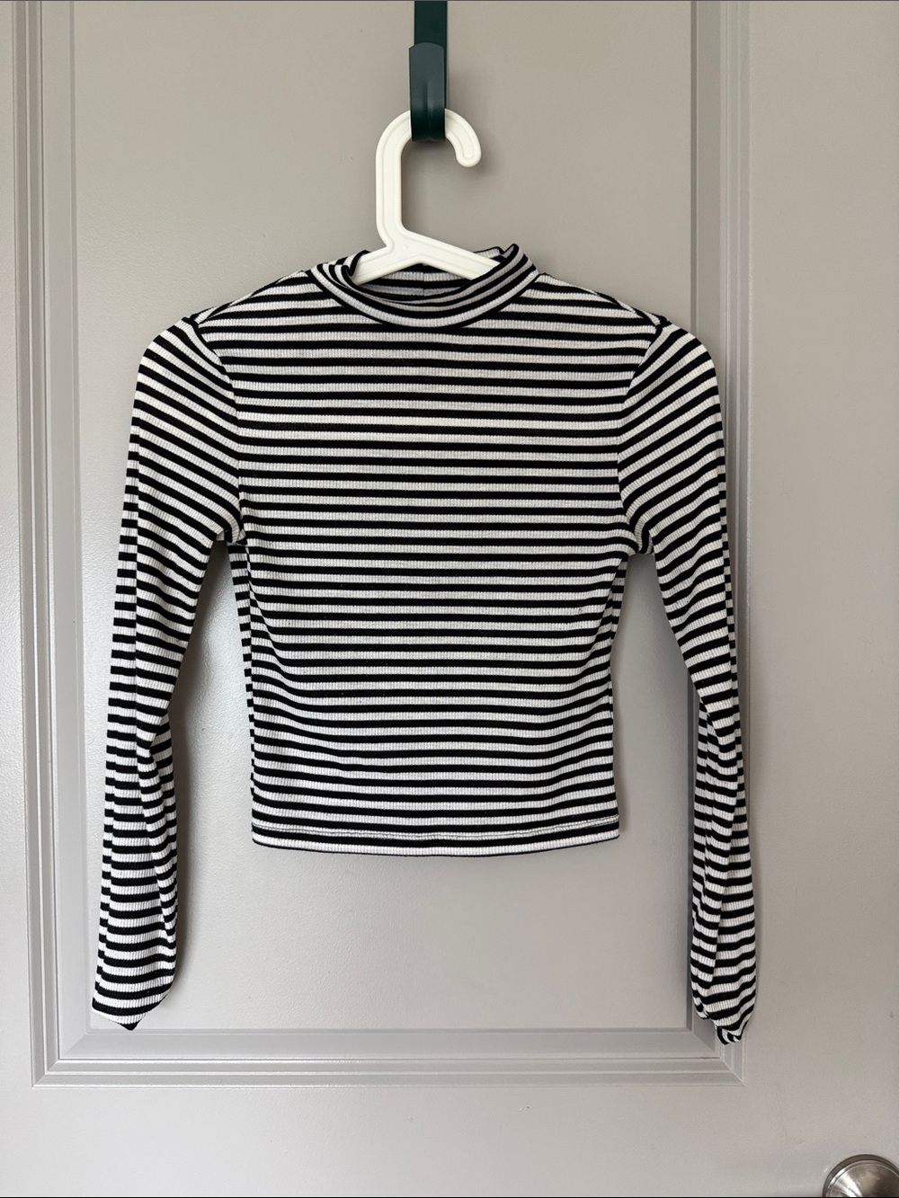 SIZE XS Black & White Striped Long-Sleeve Mock Neck Top